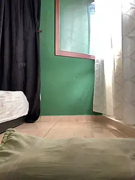 Snapshot of Estefani_32 chatting on May 15, 5:09 pm Estefani 32 online show from May 15, 5:09 pm