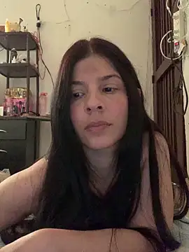 Snapshot of Estefani_32 chatting on May 16, 6:28 pm Estefani 32 online show from May 16, 6:28 pm