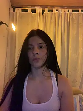 Snapshot of Estefani_32 chatting on May 17, 5:31 pm Estefani 32 online show from May 17, 5:31 pm