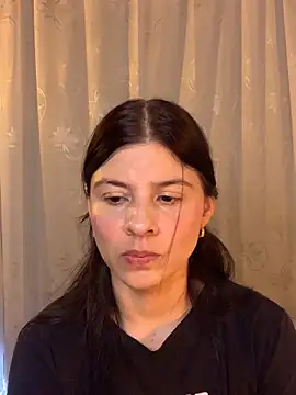 Snapshot of Estefani_32 chatting on May 19, 2:45 pm Estefani 32 online show from May 19, 2:45 pm