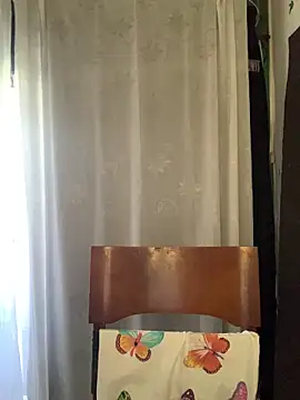 Snapshot of Estefani_32 chatting on May 26, 5:42 pm Estefani 32 online show from May 26, 5:42 pm