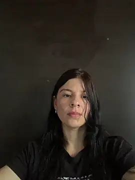 Snapshot of Estefani_32 chatting on June 1, 10:00 pm Estefani 32 online show from June 1, 10:00 pm