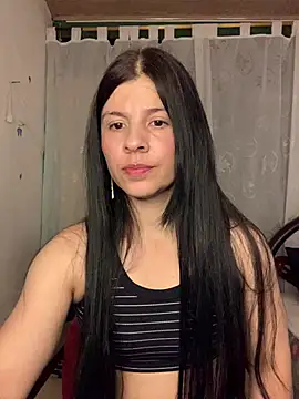 Snapshot of Estefani_32 chatting on June 13, 12:08 am Estefani 32 online show from June 13, 12:08 am