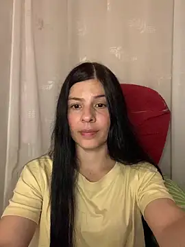 Snapshot of Estefani_32 chatting on June 23, 12:41 am Estefani 32 online show from June 23, 12:41 am