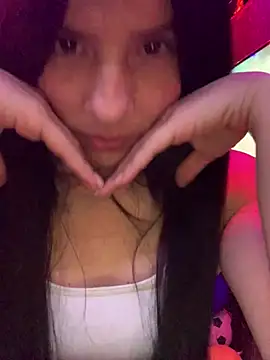 Snapshot of Estefani_32 chatting on June 27, 2:16 am Estefani 32 online show from June 27, 2:16 am