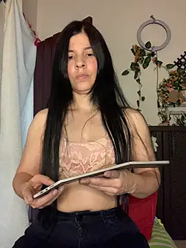 Snapshot of Estefani_32 chatting on June 29, 7:36 pm Estefani 32 online show from June 29, 7:36 pm