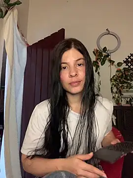 Snapshot of Estefani_32 chatting on June 30, 3:57 pm Estefani 32 online show from June 30, 3:57 pm
