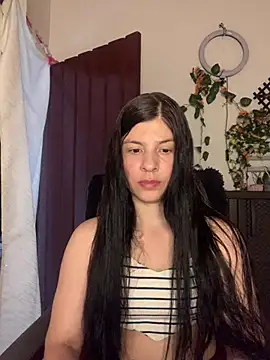 Snapshot of Estefani_32 chatting on July 2, 4:35 pm Estefani 32 online show from July 2, 4:35 pm