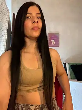 Snapshot of Estefani_32 chatting on July 15, 2:11 pm Estefani 32 online show from July 15, 2:11 pm