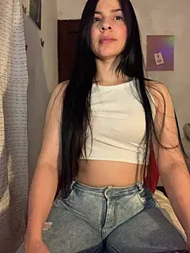 Snapshot of Estefani_32 chatting on July 16, 2:56 pm Estefani 32 online show from July 16, 2:56 pm