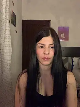 Snapshot of Estefani_32 chatting on July 17, 4:45 pm Estefani 32 online show from July 17, 4:45 pm
