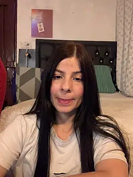 Snapshot of Estefani_32 chatting on July 21, 5:37 pm Estefani 32 online show from July 21, 5:37 pm