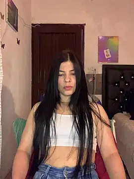 Snapshot of Estefani_32 chatting on July 22, 4:32 pm Estefani 32 online show from July 22, 4:32 pm