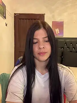 Snapshot of Estefani_32 chatting on July 24, 2:26 pm Estefani 32 online show from July 24, 2:26 pm