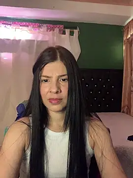 Snapshot of Estefani_32 chatting on July 27, 9:55 pm Estefani 32 online show from July 27, 9:55 pm