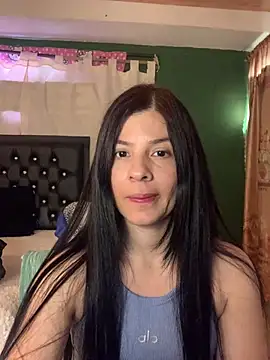 Snapshot of Estefani_32 chatting on July 28, 2:35 pm Estefani 32 online show from July 28, 2:35 pm