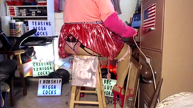 Snapshot of tgirljillforbbc chatting on November 2, 8:11 pm tgirljillforbbc online show from November 2, 8:11 pm