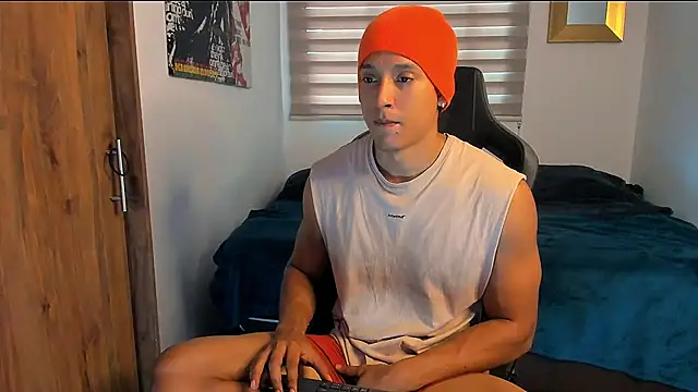 Snapshot of Liam_V chatting on December 11, 11:41 am Liam V online show from December 11, 11:41 am