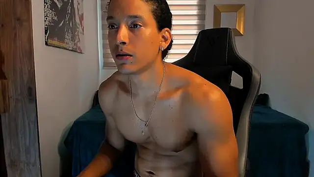 Snapshot of Liam_V chatting on December 19, 2:57 pm Liam V online show from December 19, 2:57 pm