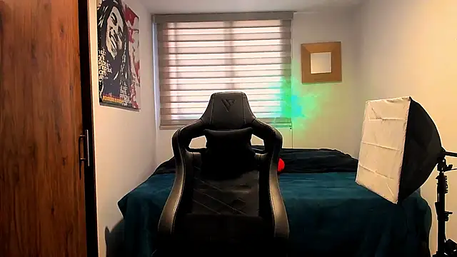 Snapshot of Liam_V chatting on January 18, 2:44 pm Liam V online show from January 18, 2:44 pm