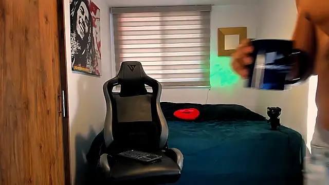 Snapshot of Liam_V chatting on January 30, 4:55 pm Liam V online show from January 30, 4:55 pm