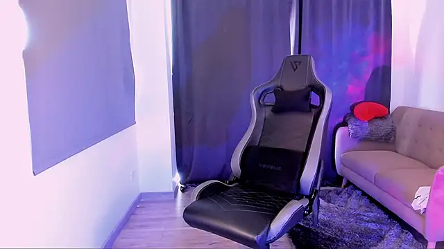 Snapshot of Liam_V chatting on March 20, 7:57 pm Liam V online show from March 20, 7:57 pm