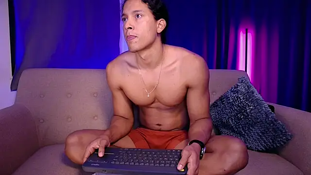 Snapshot of Liam_V chatting on November 20, 10:26 am Liam V online show from November 20, 10:26 am