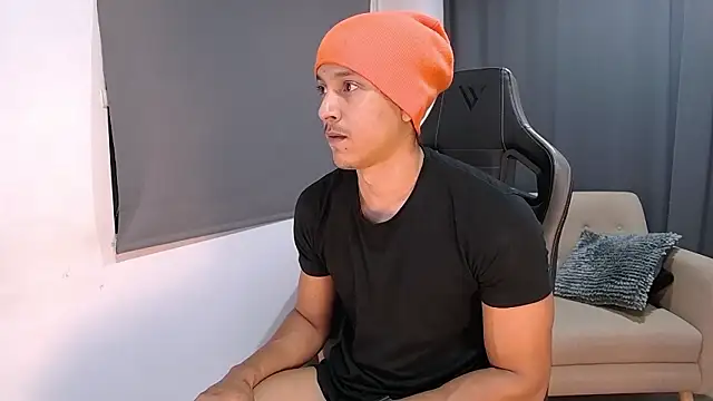 Liam V online show from February 15, 11:45 pm