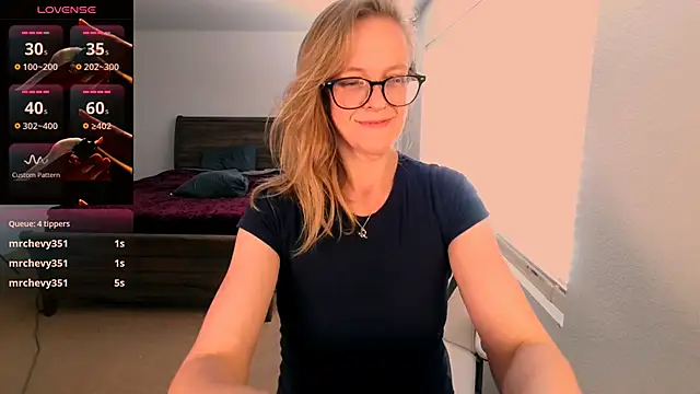 Snapshot of britteebee chatting on June 3, 10:04 pm britteebee online show from June 3, 10:04 pm