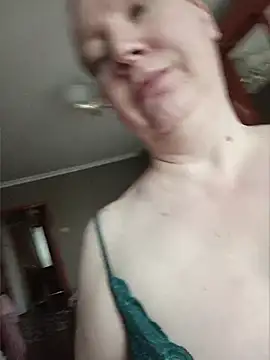 Snapshot of GoddessLara chatting on May 13, 1:25 am GoddessLara online show from May 13, 1:25 am