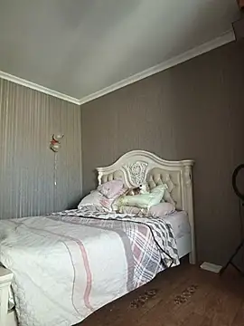 Snapshot of GoddessLara chatting on May 20, 12:17 am GoddessLara online show from May 20, 12:17 am