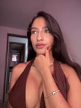 DulceLenns online show from November 12, 6:30 pm