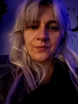 Snapshot of ScarletCallings420 chatting on November 3, 5:25 pm ScarletCallings420 online show from November 3, 5:25 pm