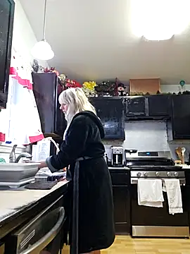 Snapshot of ScarletCallings420 chatting on November 6, 7:04 pm ScarletCallings420 online show from November 6, 7:04 pm