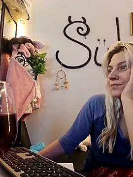 Snapshot of ScarletCallings420 chatting on November 22, 8:08 pm ScarletCallings420 online show from November 22, 8:08 pm