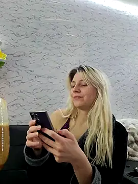 Snapshot of ScarletCallings420 chatting on January 6, 10:23 pm ScarletCallings420 online show from January 6, 10:23 pm