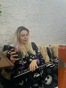 Snapshot of ScarletCallings420 chatting on January 17, 2:05 am ScarletCallings420 online show from January 17, 2:05 am