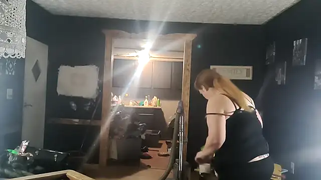 Snapshot of BossChick1625 chatting on November 28, 3:53 am BossChick1625 online show from November 28, 3:53 am