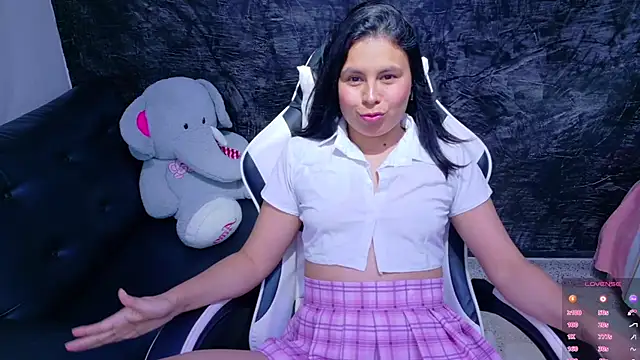 olivia love  online show from May 6, 7:19 pm