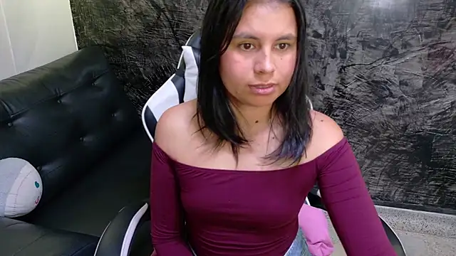 olivia love  online show from June 25, 9:19 pm