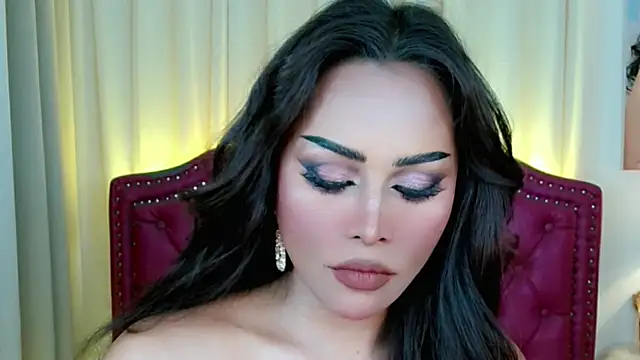 Snapshot of DreamLADYBOY chatting on June 11, 12:32 am DreamLADYBOY online show from June 11, 12:32 am