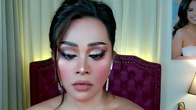 Snapshot of DreamLADYBOY chatting on July 7, 7:23 am DreamLADYBOY online show from July 7, 7:23 am