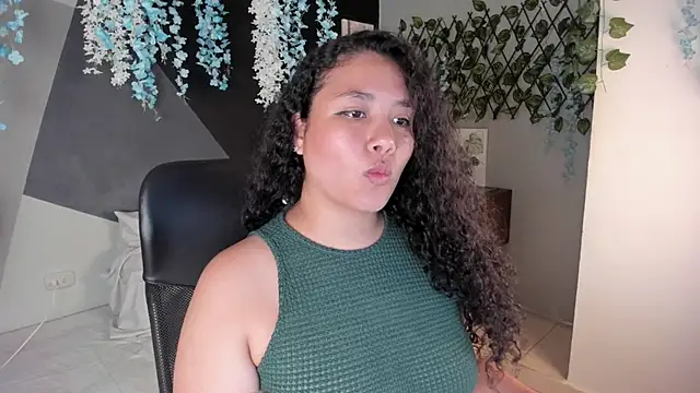 Snapshot of alixon_fiore5 chatting on April 23, 6:58 am alixon fiore5 online show from April 23, 6:58 am