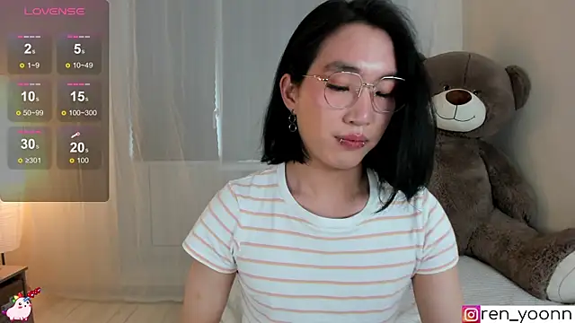 Snapshot of Ren_yoon chatting on May 16, 10:36 am Ren yoon online show from May 16, 10:36 am