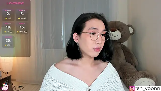 Snapshot of Ren_yoon chatting on June 19, 9:35 am Ren yoon online show from June 19, 9:35 am