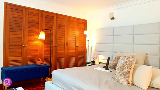 lissetlong69 online show from January 7, 11:29 pm