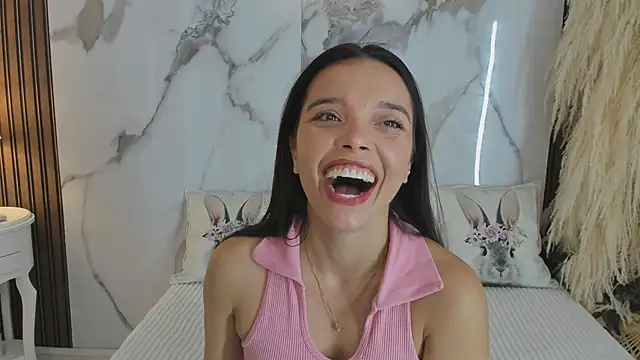 Snapshot of hannahill69 chatting on March 7, 6:35 am hannahill69 online show from March 7, 6:35 am