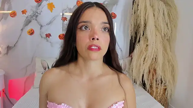 Snapshot of hannahill69 chatting on October 29, 5:10 am hannahill69 online show from October 29, 5:10 am