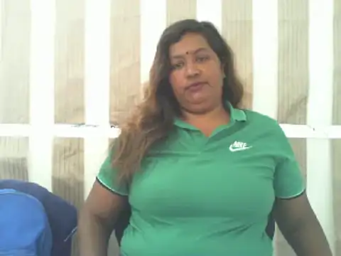 Snapshot of Mammabear_4u chatting on January 2, 9:43 am Mammabear 4u online show from January 2, 9:43 am