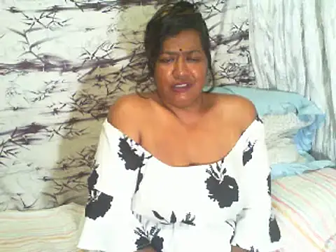 Snapshot of Mammabear_4u chatting on February 2, 7:46 pm Mammabear 4u online show from February 2, 7:46 pm